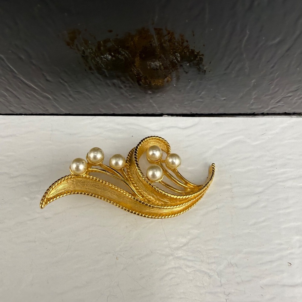 Vintage Napier Brooch Gold Tone Faux Pearl Floral Textured Signed